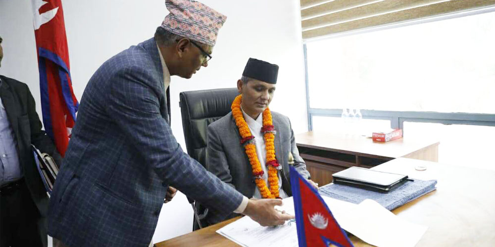 Home Minister Aryal assumes office